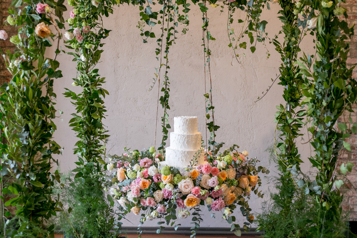 5 floating flowers wedding cake italy